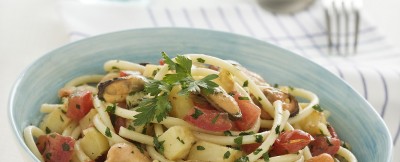 Spaghettoni con cozze e patate