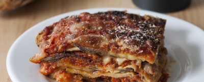 Parmigiana pugliese con mozzarella e salsiccia