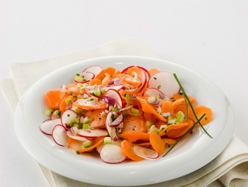 insalata sfiziosa di carote e ravanelli