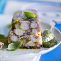 Terrina di polpo con basilico e mandorle