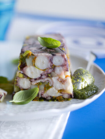 Terrina di polpo con basilico e mandorle