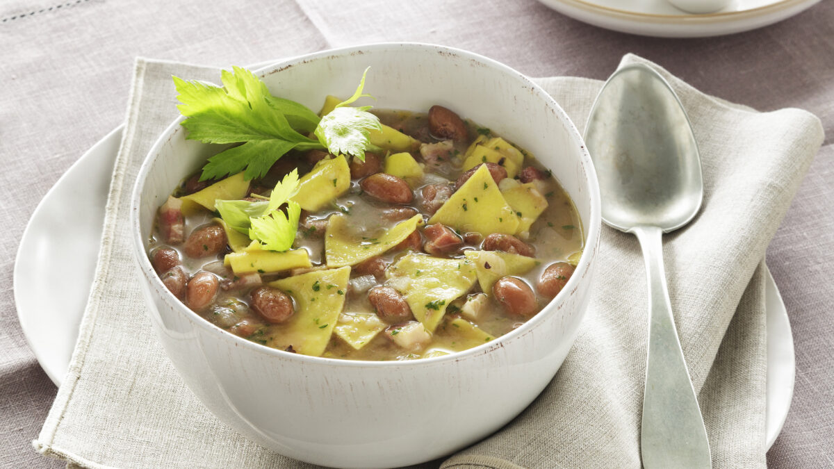 Maltagliati con fagioli e pesto di olive