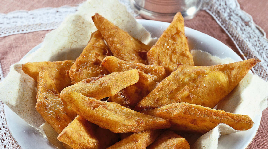 Vassoio di frittelle di patate