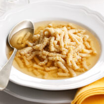 Piatto di passatelli in brodo