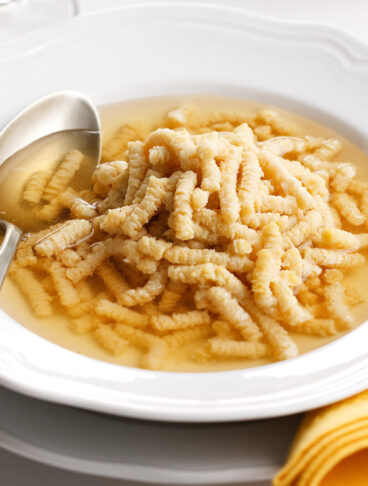 Piatto di passatelli in brodo