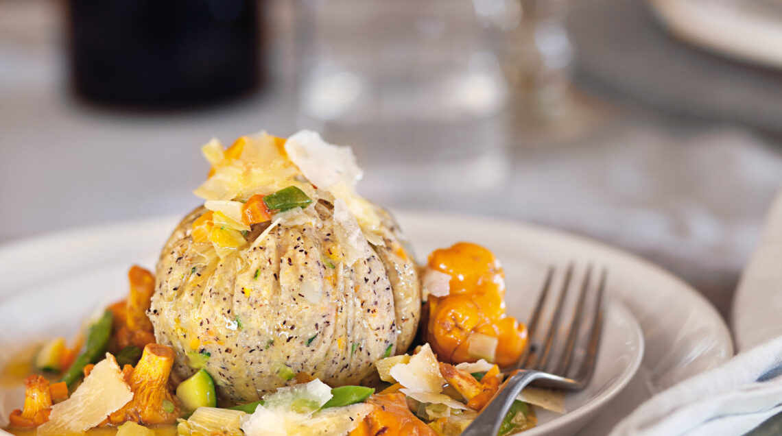 gnocco di polenta taragna con verdure miste e formaggio