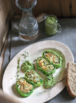 Rotolo di cavolo e patate al pesto di sedano e noci