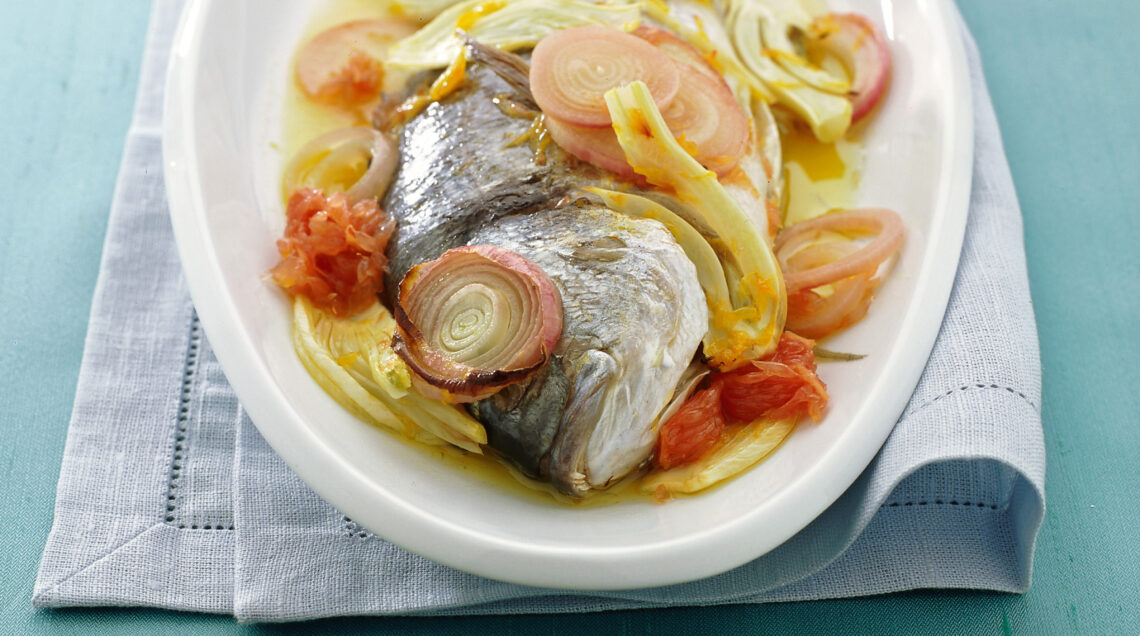 Orata con finocchio e scalogni