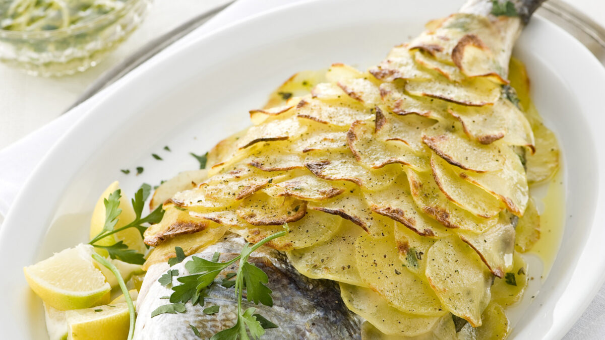 Orata in crosta aromatica di patate