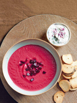 bortsh con crostini e cime di bietola alla smetana Sale&Pepe ricetta