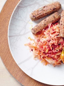Salsiccette di grano saraceno e fagioli con crauti