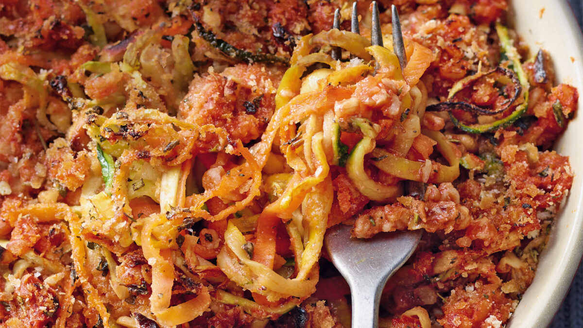 Teglia di spaghetti di verdura al ragù di farro