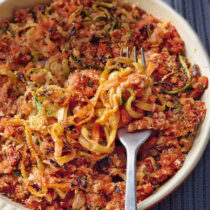 teglia di spaghetti di verdura al ragù di farro Sale&Pepe ricetta