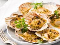 capesante gratinate alla frutta secca