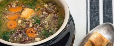 zuppa di quinoa e spinaci ricetta