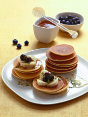 pancake con frutta e miele Sale&Pepe ricetta