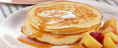 pancake con sciroppo d'acero e frutta fresca ricetta