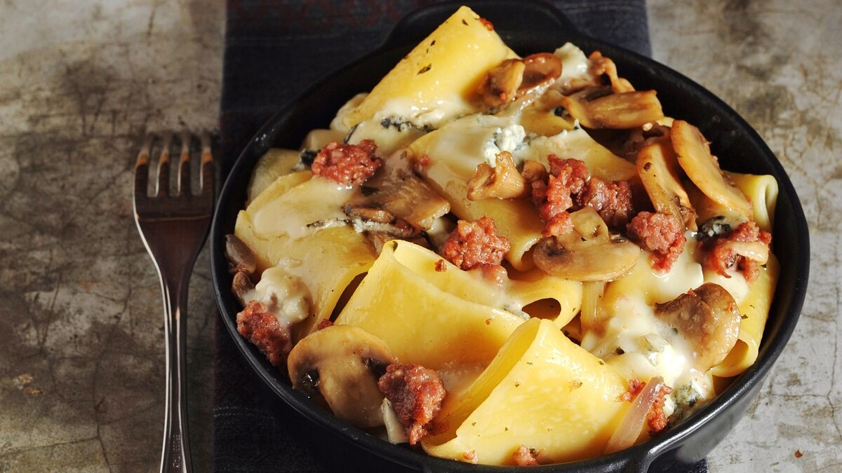 Paccheri al forno con salsiccia e gorgonzola