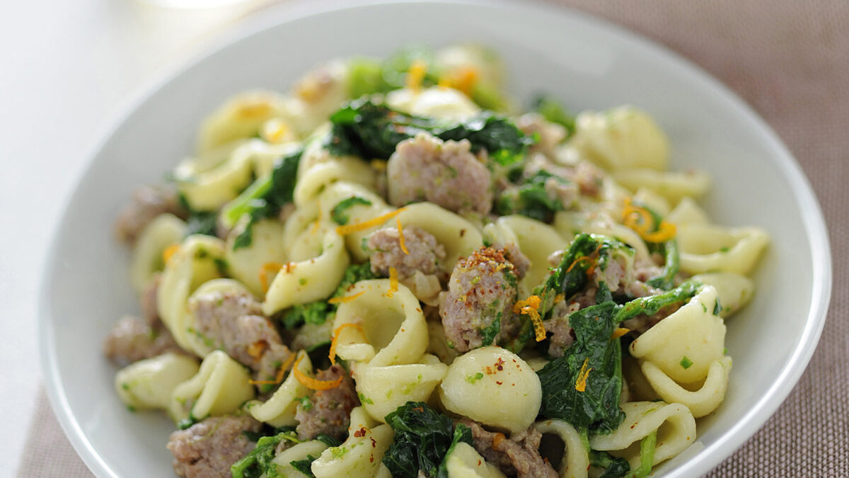 Orecchiette con cime di rapa e salsiccia