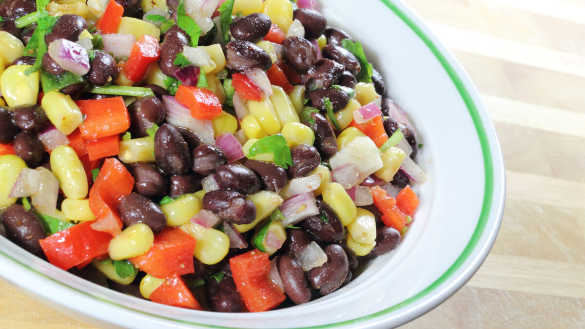 Insalata estiva di legumi alla senape