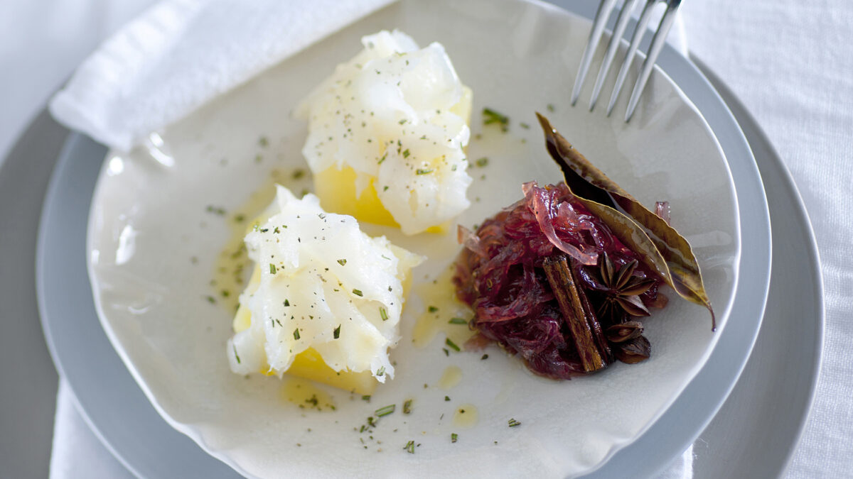Carpaccio di baccalà, patate e confettura di cipolla
