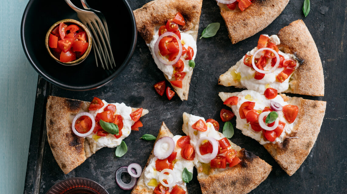 Pizza con pomodorini, burrata e cipolla di Tropea ricetta Sale&Pepe