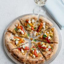Pizza-peperoni-arrostiti-patate e-robiola-Roccaverano-ricetta Sale&Pepe