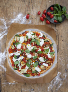 Pizza senza glutine con datterini, melanzane e stracciatella