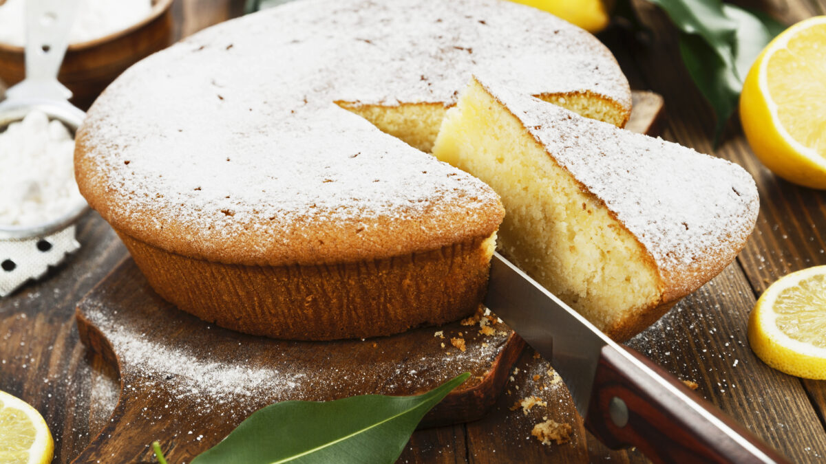 Torta senza farina con yogurt e mandorle