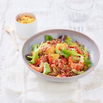 Riso rosso con gamberoni, sedano e pesche ricetta Sale&Pepe