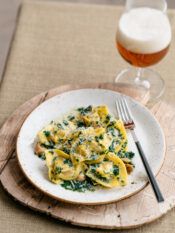 Ravioli di castagne e Stelvio con salsa di erbette ricetta Sale&Pepe