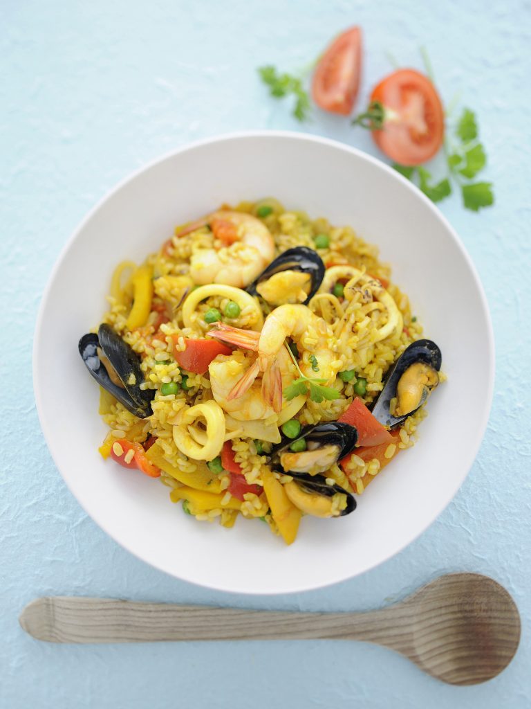 Come si prepara la paella di pesce Sale&Pepe