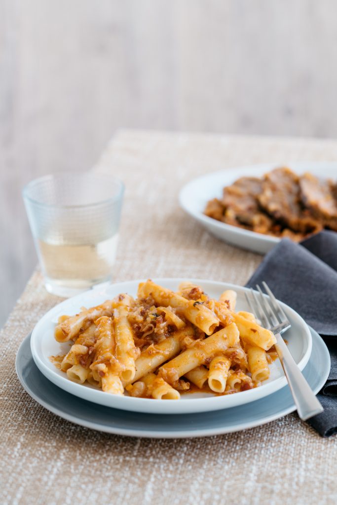 Come cucinare gli ziti in salsa genovese Sale&Pepe