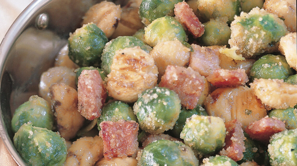 Padellata di cavolini castagne e speck