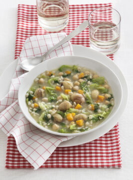 Minestrone di orzo con castagne e ceci