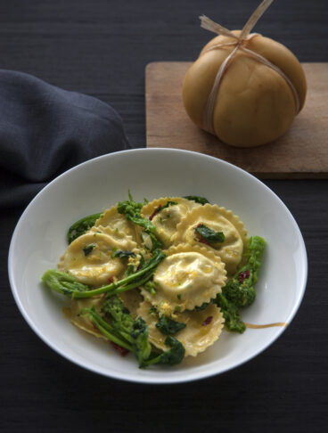 Ravioli di provola affumicata con cime di rapa