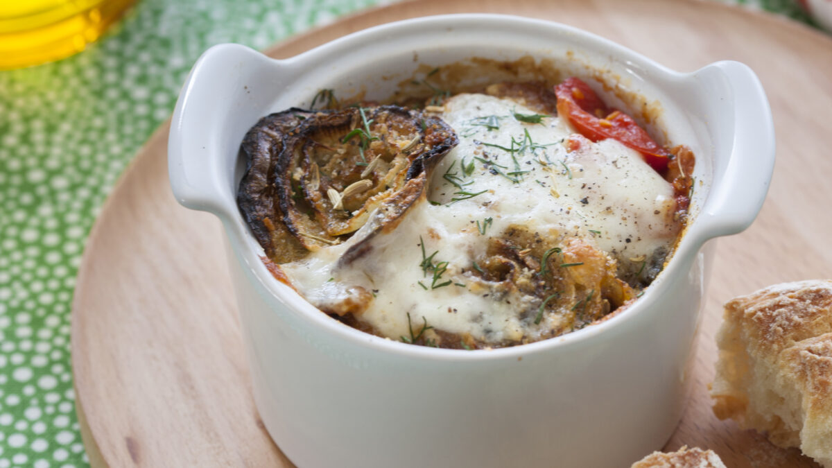 Parmigiana di cipolle al sapore di finocchio