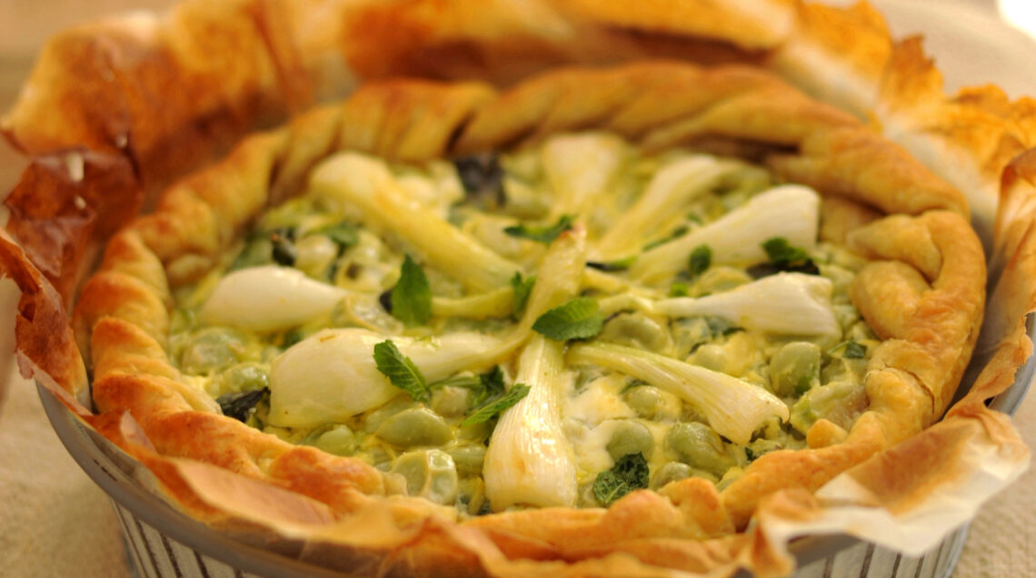 Torta di fave e cipollotti alla menta