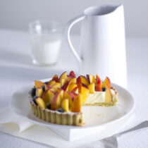 Crostata ai pistacchi con crema e frutta