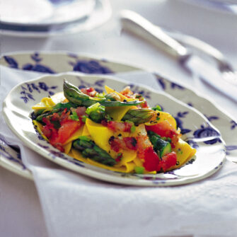 maltagliati con asparagi, lardo, pomodoro