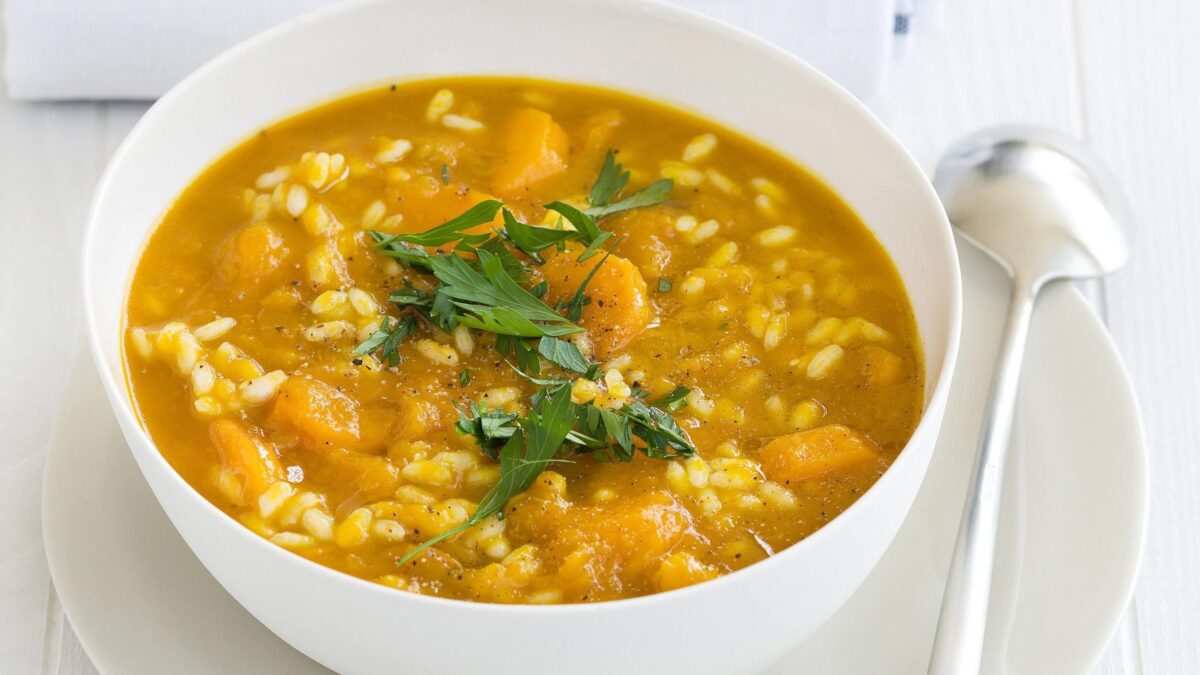 Minestra in arancione con carote e zucca