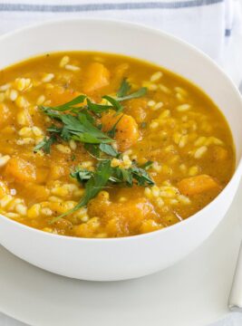 MINESTRA IN ARANCIONE CON CAROTE E ZUCCA