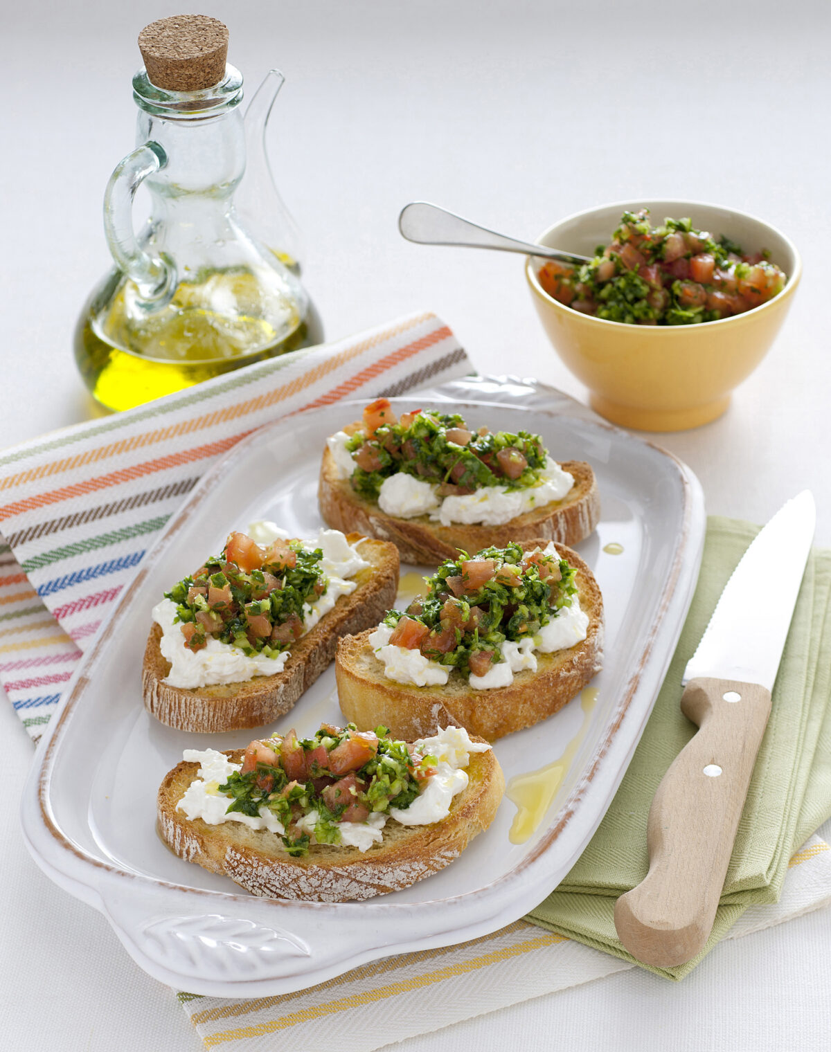 Bruschette di pane casereccio con burrata e pesto di rucola Sale&Pepe