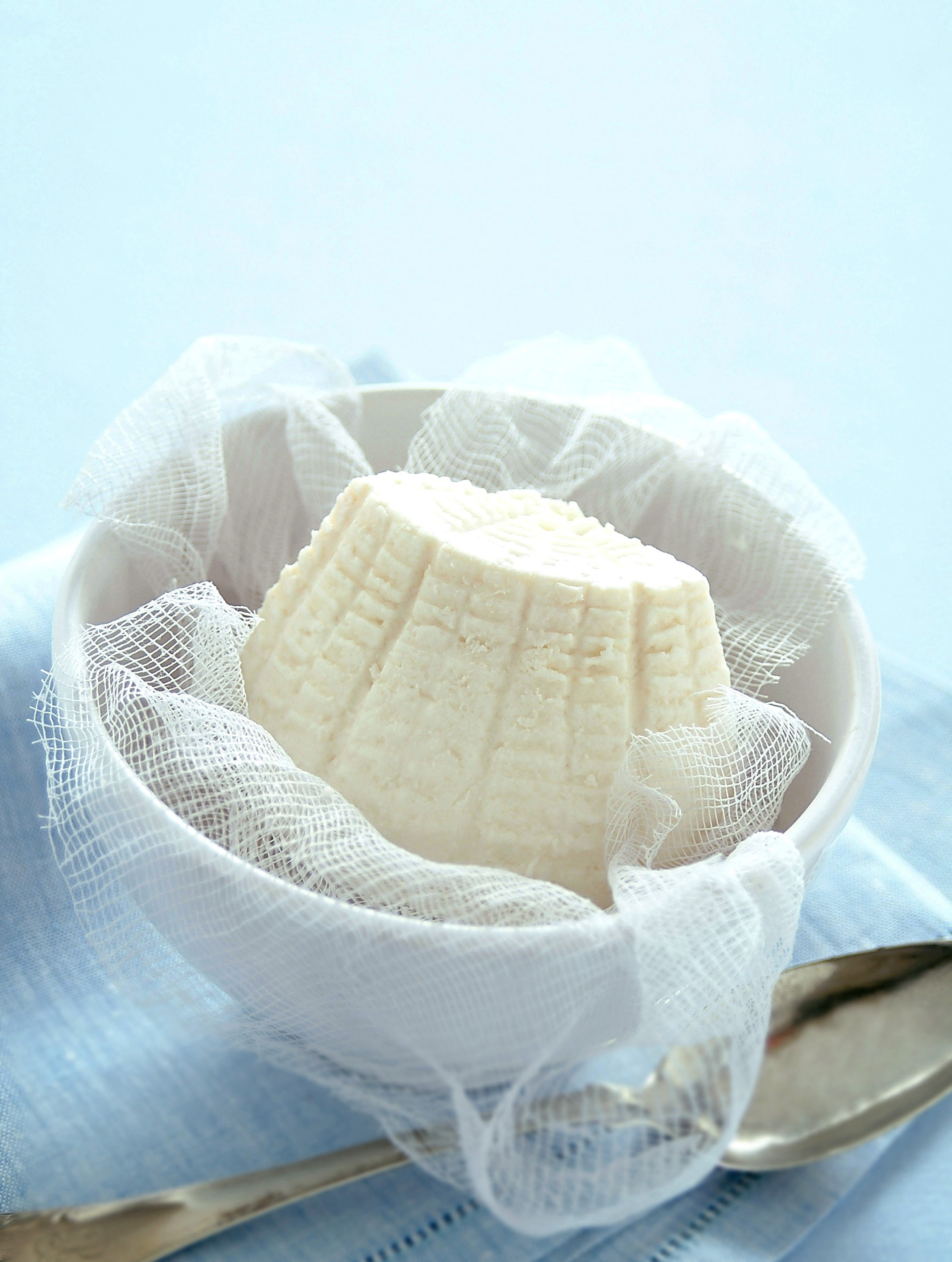 Ricotta, simbolo del made in Italy. Ecco come sceglierla e cucinarla.