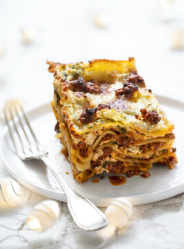 Lasagne ricce al ragù di tre carni e crema di formaggi
