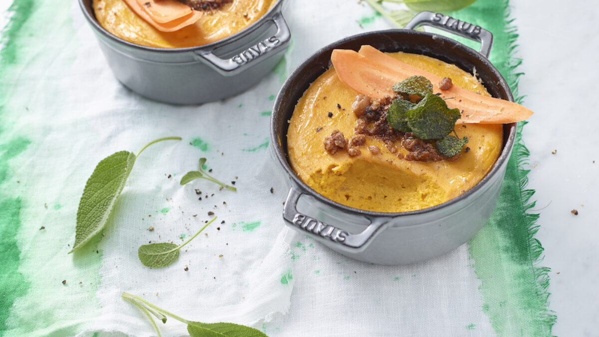 Flan di carote e amaretti alla salvia: la ricetta facile