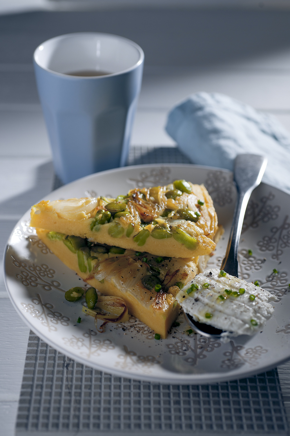 Frittata con farina di ceci, cipollotti e fave - Sale&Pepe