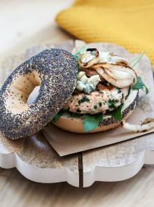 Hamburger di vitello, formaggio erborinato e spinaci