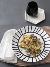 Linguine con vongole e carciofi