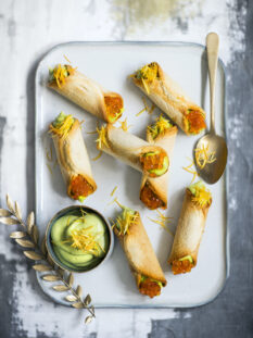 Cannoli farciti con avocado